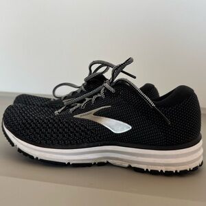 Women Brooks Revel 2 running shoes